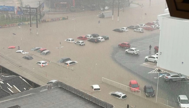 Inundaciones en Florianópolis: declaran estado de emergencia y piden que la gente no salga de sus casas