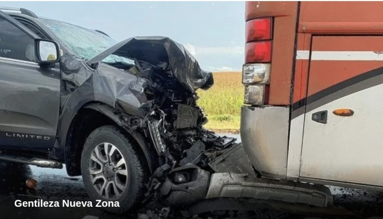 Tres heridos tras un accidente entre una camioneta y un colectivo