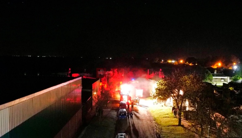 Dos muertos y un herido tras voraz incendio en una vivienda en Entre Ríos