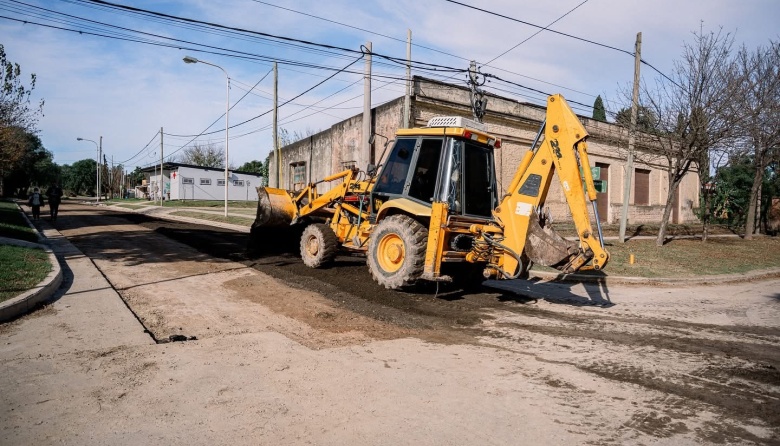 Mejoras viales en Puiggari: aplican subproducto asfáltico en calle Sofio Jaime