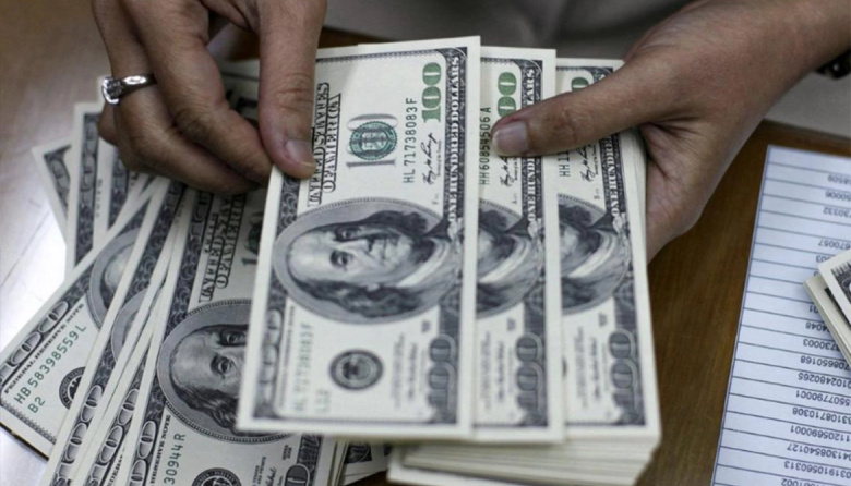 Giro en el Gobierno: anunció que intervendrá en el mercado cambiario para contener el dólar