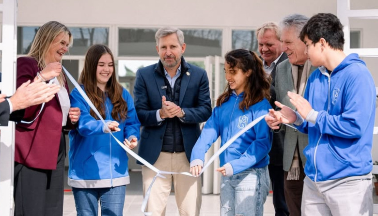 La comunidad educativa celebró la inauguración del nuevo edificio de la Escuela Secundaria N° 3 con la presencia del Gobernador Frigerio