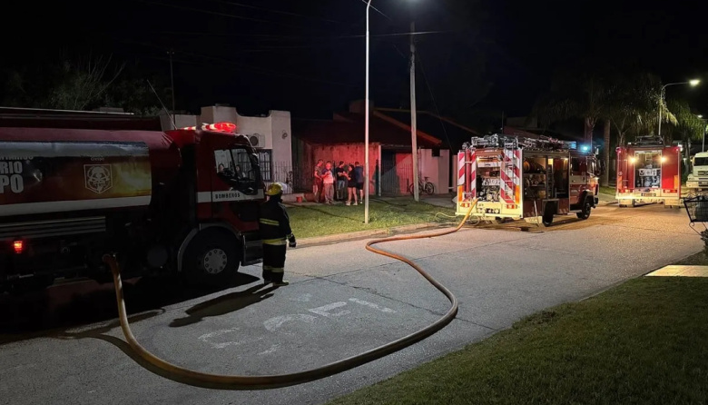 Bomberos sofocaron un incendio en un galpón en Crespo