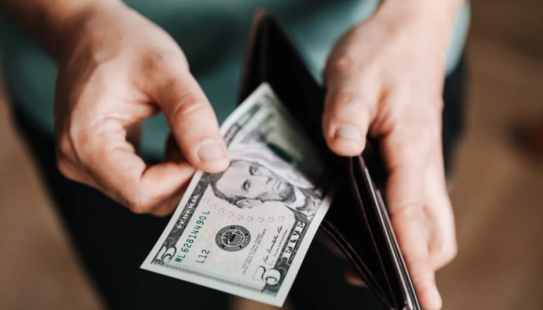 Bajó fuerte el dólar tras el triunfo libertario: cuánto cotiza este lunes 27 de octubre