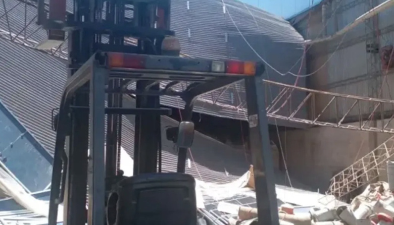 Grave accidente laboral en Viale: cuatro operarios de Crespo cayeron desde el techo de un galpón, uno está grave