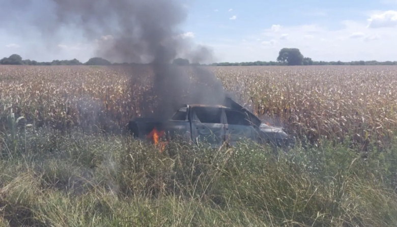 Siniestro vial en Ruta 12: dos camionetas chocaron y una se prendió fuego