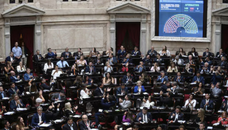 Licencias médicas: el Gobierno activa una carrera contra reloj para aprobar la reforma laboral en extraordinarias
