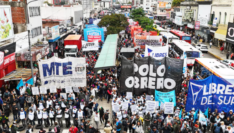 El Gobierno dará de baja 900 mil planes sociales de $78 mil y los reemplazará por vouchers de capacitación