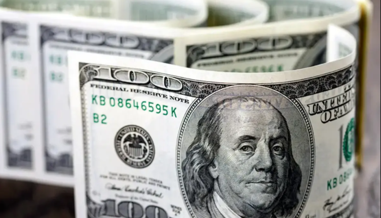 El dólar oficial cerró el jueves a $1415