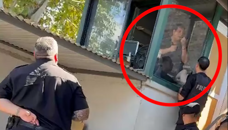 Locura en Rosario: se atrincheró en su empresa en reclamo de una deuda, se prendió fuego e hirió a dos policías