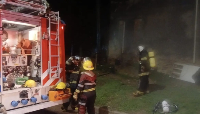 Incendio en una casa en Diamante motivó un operativo con once bomberos
