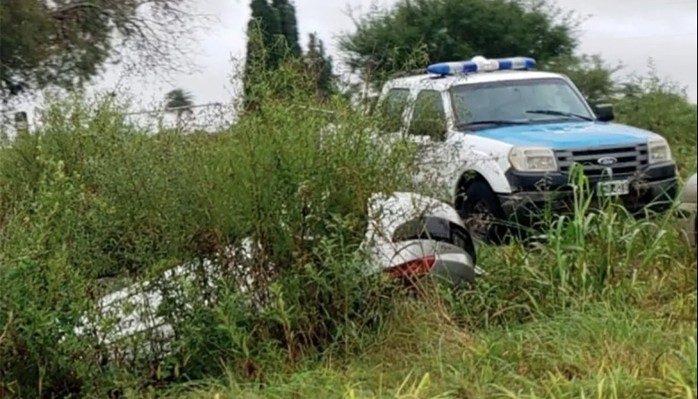 Volcó un auto sobre Ruta 12: las intensas lluvias habrían desencadenado el despiste