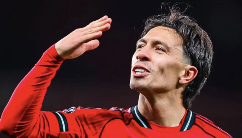 Lisandro Martínez recibió una dura sanción tras su expulsión