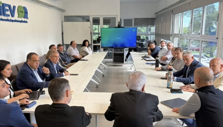 Instan a legisladores entrerrianos a impulsar una ley que estimule a los emprendedores y quite obstáculos