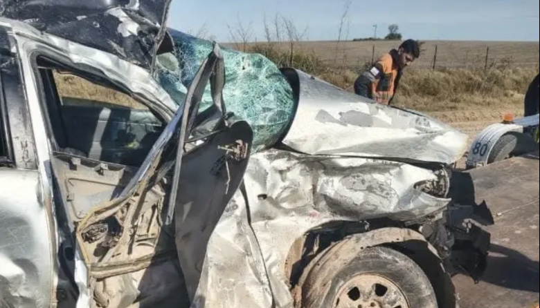 Una joven madre falleció tras un violento choque entre un camión y una camioneta