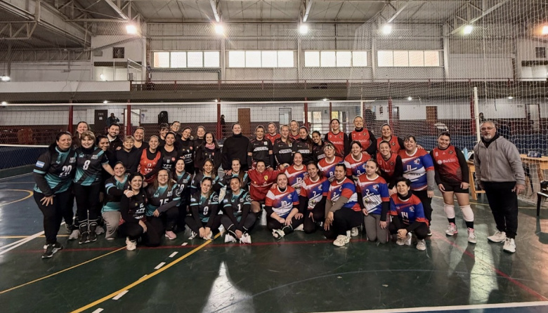 Se realizó un exitoso torneo de maxi vóley femenino en Libertador San Martín