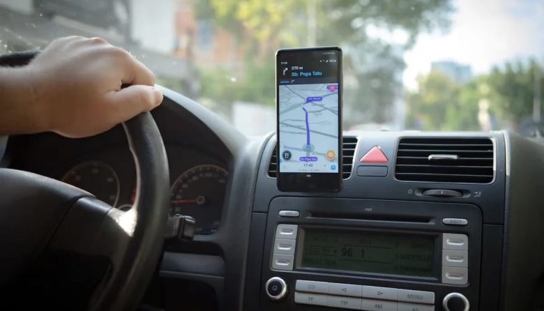Nuevas fotomultas en Paraná: qué pasará con los conductores que usan el celular al volante