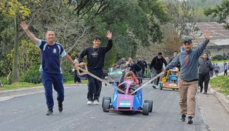 Diamante vivió una nueva edición de la Carrera de Autos Locos