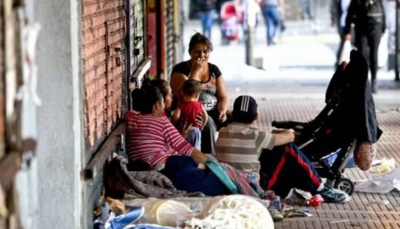 La pobreza subió al 32,3% en el primer semestre y afectó a 15,5 millones de personas