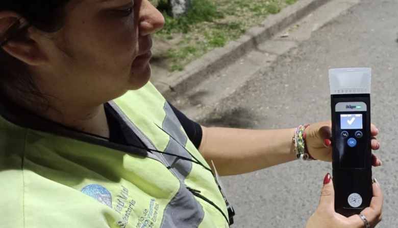Controles de tránsito: Crespo incorporó un nuevo dispositivo de alcoholemia