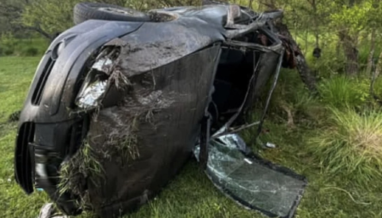 Impactante vuelco tras esquivar un pozo en el acceso a María Grande