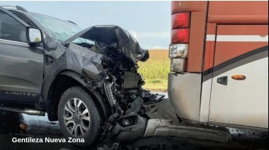 Tres heridos tras un accidente entre una camioneta y un colectivo