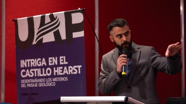 Presentación del libro Intriga en el Castillo Hearst en la Feria Internacional del Libro de Buenos Aires
