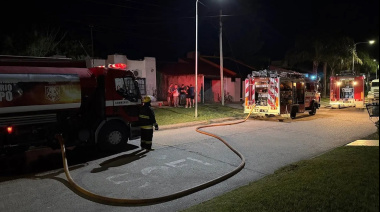 Bomberos sofocaron un incendio en un galpón en Crespo