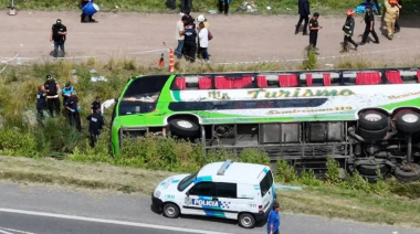 Volcó un micro que viajaba a Mar del Plata: dos muertos y múltiples heridos