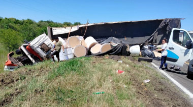 Ruta 12: liberaron parcialmente el tránsito tras el vuelco del camión