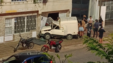 Una camioneta se incrustó contra una casa en plena Nochebuena en Paraná