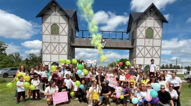 Emotiva caravana en Crespo para recibir a Sarita, la niña que enfrenta un cáncer ocular