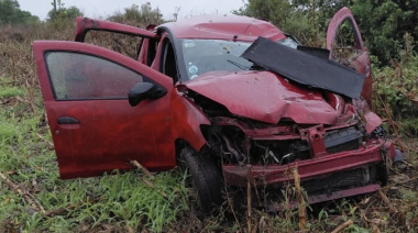 Tremendo despiste y vuelco en cercanías a Aldea María Luisa