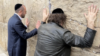 Javier Milei llegó a Israel y pasó por el Muro de los Lamentos