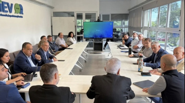 Instan a legisladores entrerrianos a impulsar una ley que estimule a los emprendedores y quite obstáculos