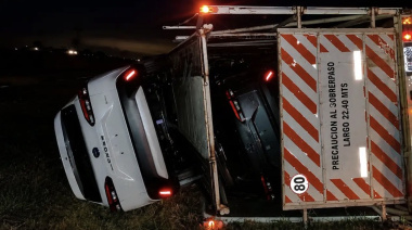Volcó en el sur de Entre Ríos un camión cargado con autos cero kilómetros: hospitalizaron al chofer