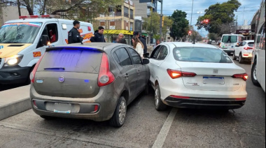 Niño de 4 años cruzó corriendo avenida Ramírez y dos autos chocaron al evitar atropellarlo