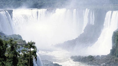 Un turista murió luego de que una embarcación se diera vuelta en las Cataratas