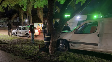Fuerte choque en Crespo: uno de los vehículos terminó sobre el cantero central