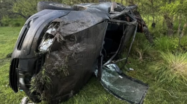 Impactante vuelco tras esquivar un pozo en el acceso a María Grande
