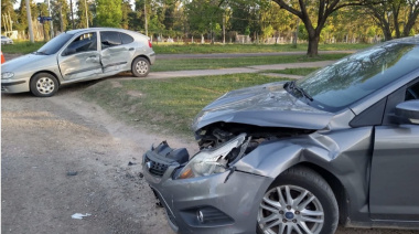 Accidente en Crespo: un conductor fue trasladado y tres personas fueron revisadas