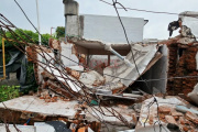 Explosión por fuga de gas en vivienda de Paraná: una mujer fue rescatada entre los escombros
