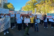 Trabajadores del hospital San Martín protestaron en Paraná para exigir un aumento salarial del 30%