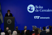 Javier Milei anunció una baja en las retenciones para el trigo, la cebada y la soja