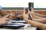 Buscan prohibir por ley el uso de celulares en escuelas entrerrianas