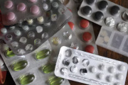 La Anmat autorizó la venta libre de 10 grupos de medicamentos