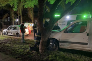 Fuerte choque en Crespo: uno de los vehículos terminó sobre el cantero central