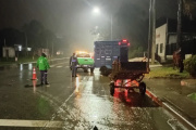 Paraná: una motociclista chocó contra un carro y, al caer, fue atropellada por un camión