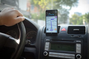 Nuevas fotomultas en Paraná: qué pasará con los conductores que usan el celular al volante