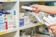 PAMI actualiza el tope para acceder a medicamentos gratis en octubre: quiénes podrán solicitarlos